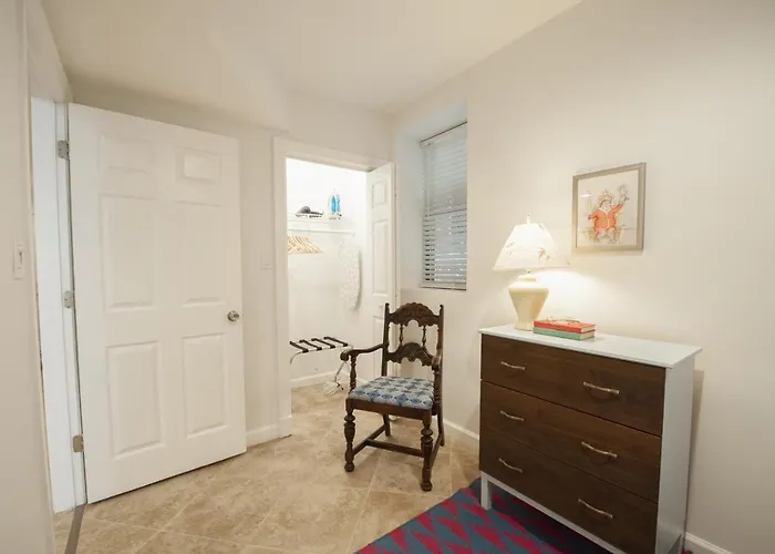 Bucktown Condo Just Two Blocks From The 'L' Apts Apartment *
