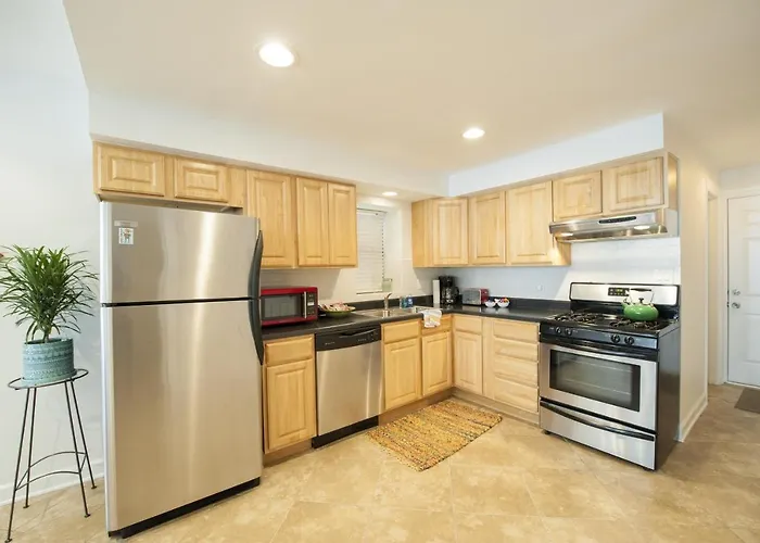 Bucktown Condo Just Two Blocks From The 'L' Apts Apartment Chicago
