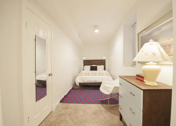 Bucktown Condo Just Two Blocks From The 'L' Apts Apartment *