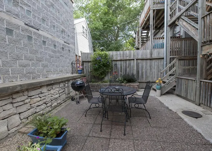 Apartment Bucktown Condo Just Two Blocks From The 'L' Apts