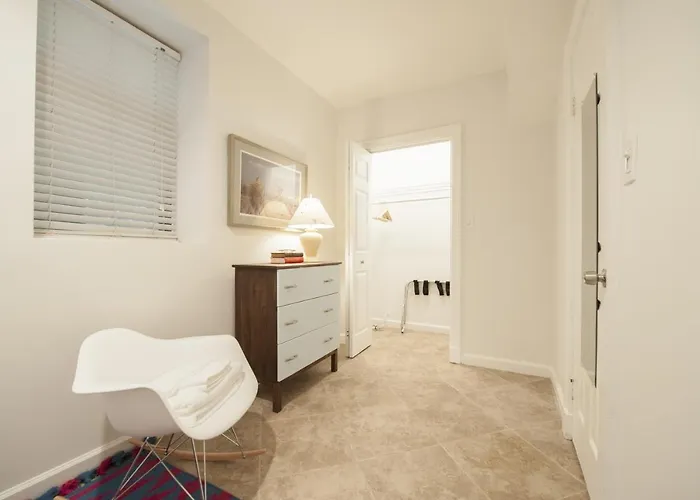 Bucktown Condo Just Two Blocks From The 'L' Apts Chicago